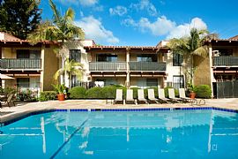 1x1 Upstairs Immediate Move in Special Price in Costa Mesa, CA