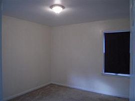 Brick Single Family Home For Rent in Milwaukee, WI (Photo 2 of 4)