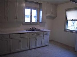 Brick Single Family Home For Rent in Milwaukee, WI (Photo 4 of 4)