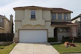 Beautiful 2-Story 4 Bed/2.5 Bath Natomas Home on The Lake in Sacramento, CA