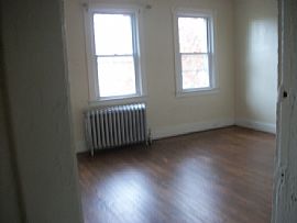 Lovely 2nd Floor 3 Bedroom Apartment in Newark, NJ