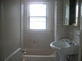 Lovely 2nd Floor 3 Bedroom Apartment in Newark, NJ (Photo 3 of 5)