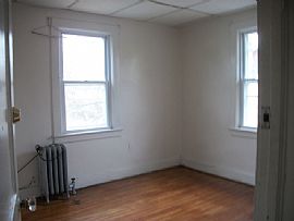 Lovely 2nd Floor 3 Bedroom Apartment in Newark, NJ (Photo 4 of 5)