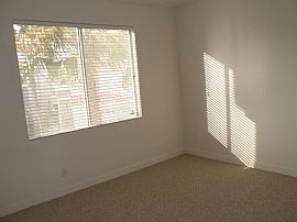 Striking Golf Course View. 2 Br + Den in Las Vegas, NV (Photo 11 of 12)