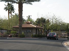 Striking Golf Course View. 2 Br + Den in Las Vegas, NV (Photo 8 of 12)