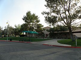 Beautiful Home in Golf Community 2br+den in Las Vegas, NV (Photo 10 of 12)