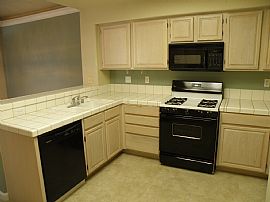 Beautiful Home in Golf Community 2br+den in Las Vegas, NV (Photo 3 of 12)