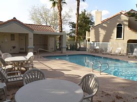 Beautiful Home in Golf Community 2br+den in Las Vegas, NV (Photo 8 of 12)