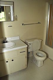 Nice 1 Bedroom Apartment with Balcony--Convenient to Downtown in Martinsville, VA (Photo 3 of 4)