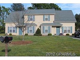 Close to Ecu, 3br/3ba Duplex, Furnished and Utilities Incl. in Greenville, NC