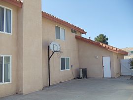 Beautiful and spacious home in Canyon Crest/Mission Grove area in Riverside, CA (Photo 11 of 12)