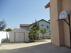 Beautiful and spacious home in Canyon Crest/Mission Grove area in Riverside, CA (Photo 12 of 12)