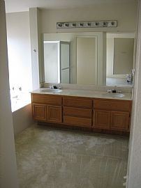 Beautiful and spacious home in Canyon Crest/Mission Grove area in Riverside, CA (Photo 8 of 12)