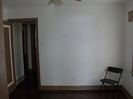 Single Family Home in Saint Louis, MO (Photo 4 of 4)