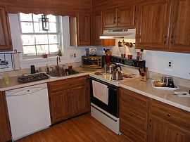 3 Bedroom and 2.5 Bathroom Single Family House in Catonsville, MD (Photo 2 of 4)