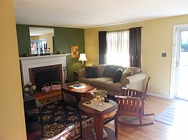 3 Bedroom and 2.5 Bathroom Single Family House in Catonsville, MD (Photo 4 of 4)