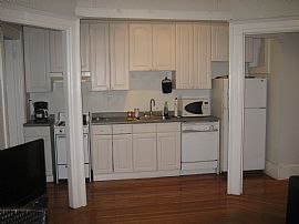 2 Bedroom + Study on Wash Park. Walk to Albany Law in Albany, NY