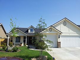 Nice 4 Bedroom, 2 Bath in a Very Nice Environment in Fresno, CA