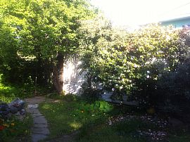 Home with a Separate Cottage and Moti-Car Off-St Parking in Oakland, CA (Photo 7 of 7)