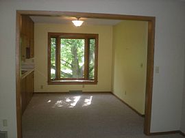 4 Bedroom 2 Bath Near Carleton in Northfield, MN (Photo 4 of 10)
