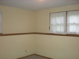 4 Bedroom 2 Bath Near Carleton in Northfield, MN (Photo 9 of 10)