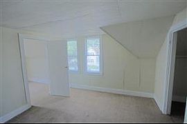 Single Family Home with Nice Yard For Rent in South Saint Paul, MN (Photo 3 of 5)