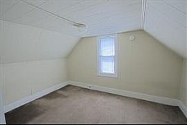 Single Family Home with Nice Yard For Rent in South Saint Paul, MN (Photo 4 of 5)