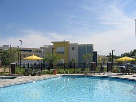 Spectacular 1 Bedroom Apartment Near Downtown in North Kansas City, MO (Photo 6 of 7)