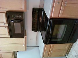 Beautiful Spacious Townhome Move in Today in Jonesboro, GA (Photo 3 of 5)