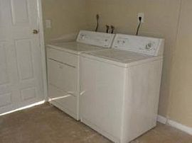 Br/2ba Single Family House - Miami Gardens in Miami, FL (Photo 6 of 12)