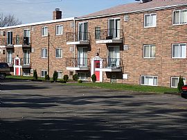 Euclid Emerald Apts (1 Bdr) in East Cleveland, OH (Photo 2 of 5)