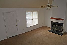 Lovely 2bd 1bth Townhome in Quiet Historic Neighborhood  in Portsmouth, VA (Photo 2 of 4)