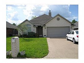 Well Maintained 3 Bedroom, 2 Bath Home in Castlegate Subdivisio in College Station, TX