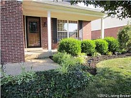 4 Bedrooms 2 Bathrooms Single Family Residential in Louisville, KY (Photo 2 of 12)