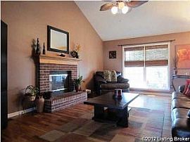 4 Bedrooms 2 Bathrooms Single Family Residential in Louisville, KY (Photo 3 of 12)