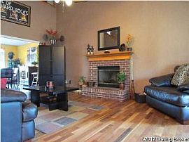 4 Bedrooms 2 Bathrooms Single Family Residential in Louisville, KY (Photo 4 of 12)