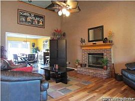 4 Bedrooms 2 Bathrooms Single Family Residential in Louisville, KY (Photo 5 of 12)