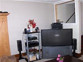 3 Bedrooms 1 Bathrooms Single Family Residential in Janesville, WI (Photo 3 of 12)