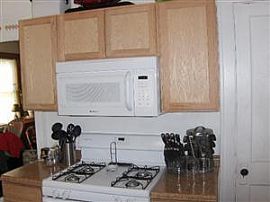 3 Bedrooms 1 Bathrooms Single Family Residential in Janesville, WI (Photo 5 of 12)