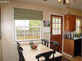 Cute 2 Bed 1 Bath Duplex in Terra Linda Neighborhood in Portland, OR (Photo 3 of 10)