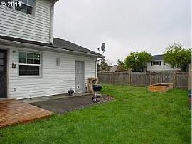 Cute 2 Bed 1 Bath Duplex in Terra Linda Neighborhood in Portland, OR (Photo 6 of 10)