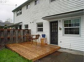 Cute 2 Bed 1 Bath Duplex in Terra Linda Neighborhood in Portland, OR (Photo 8 of 10)
