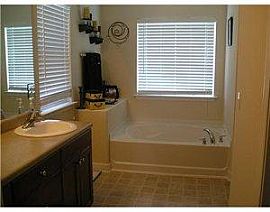 Furnished Beautiful 3bedrooms 2 Full, 1 Partialbathrooms	 in Savannah, GA (Photo 7 of 12)