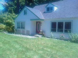 Beautiful Spacious Kirkland Home For Rent in Kirkland, WA (Photo 2 of 7)