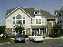 $1250 / 1500ft² - Share Large Luxury Condo at The Grande (river in Riverdale, NJ (Photo 3 of 4)