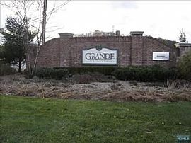 $1499 / 1500ft² - Huge Luxury Master Bedroom with Attached Full in Riverdale, NJ (Photo 4 of 4)