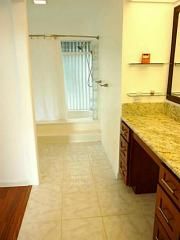 3br/2ba Single Family House - Honolulu, Hi in Honolulu, HI (Photo 9 of 12)