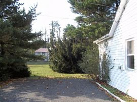 Renovated Rancher Available Now  Single Family Home in Middle River, MD (Photo 2 of 7)