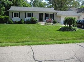 3 Br, 1 Bath House - Updated Troy Ranch on 3/4 Acre Lot 2936 Wi in Troy, MI