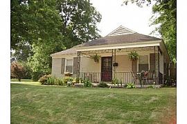 Adorable Home on Great Size Corner Lot in Memphis, TN (Photo 2 of 12)